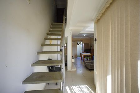 Escada para dormitórios  de casa de condomínio para alugar com 2 quartos, 71m² em Ingleses Norte, Florianópolis