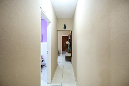 Corredor de casa para alugar com 2 quartos, 112m² em Jardim Santa Cecilia, Taboão da Serra