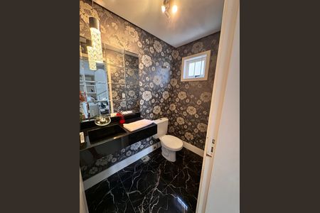 Casa à venda com 200m², 3 quartos e 2 vagas Casa à venda com 200m², 3 quartos e 2 vagasBanheiro