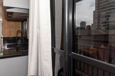Sacada da Sala de apartamento para alugar com 2 quartos, 45m² em Perdizes, São Paulo
