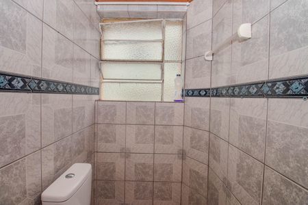 Banheiro de kitnet/studio para alugar com 1 quarto, 38m² em Cristo Redentor, Porto Alegre