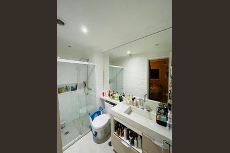 Banheiro de apartamento à venda com 2 quartos, 64m² em Jardim Prudência, São Paulo