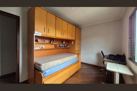 Casa à venda com 259m², 4 quartos e 4 vagas Casa à venda com 259m², 4 quartos e 4 vagasQuarto 2