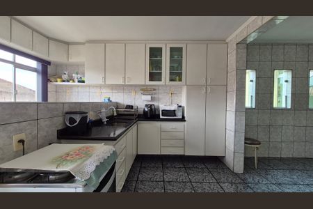 Casa à venda com 259m², 4 quartos e 4 vagas Casa à venda com 259m², 4 quartos e 4 vagasCozinha