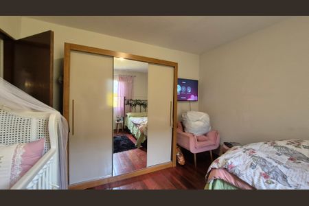 Casa à venda com 259m², 4 quartos e 4 vagas Casa à venda com 259m², 4 quartos e 4 vagasQuarto - Casa 2