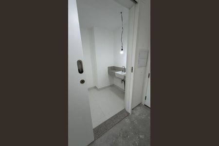 Banheiro de kitnet/studio à venda com 1 quarto, 29m² em Indianópolis, São Paulo