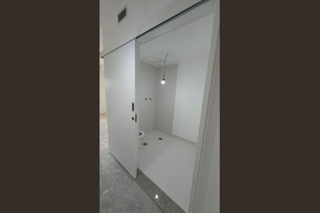 Banheiro de kitnet/studio à venda com 1 quarto, 29m² em Indianópolis, São Paulo