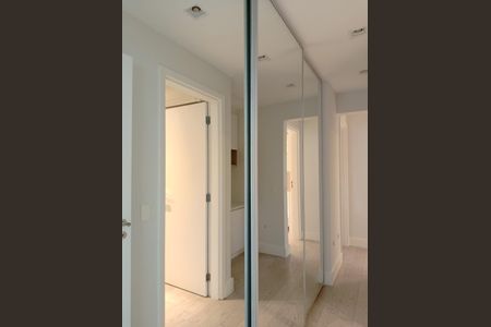 Apartamento para alugar com 170m², 3 quartos e 3 vagas Apartamento para alugar com 170m², 3 quartos e 3 vagasArmário corredor