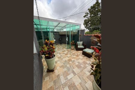 Casa à venda com 183m², 2 quartos e 3 vagas