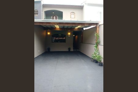 Casa à venda com 129m², 3 quartos e 4 vagas