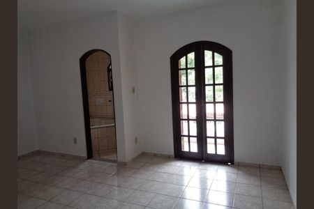 Casa à venda com 129m², 3 quartos e 4 vagas