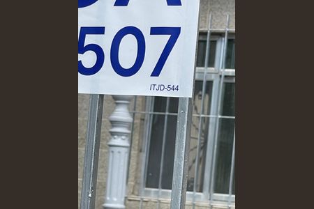 Casa para alugar com 100m², 2 quartos e 1 vagaPlaquinha instalada