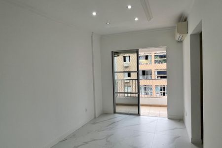 Sala de apartamento para alugar com 3 quartos, 84m² em Ponta da Praia, Santos