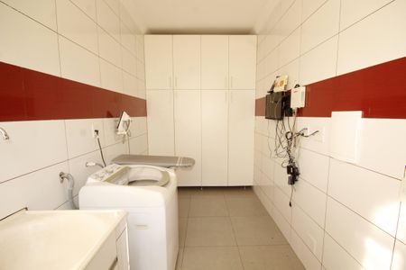 Casa à venda com 390m², 5 quartos e 6 vagasÁrea de Serviço