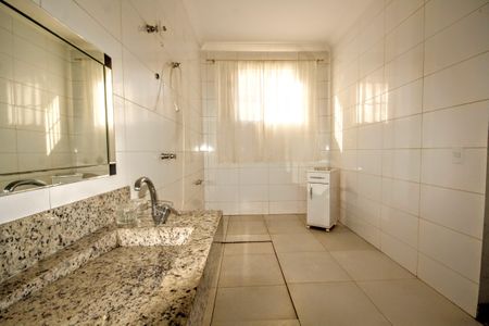 Casa à venda com 390m², 5 quartos e 6 vagasbanheiro 3