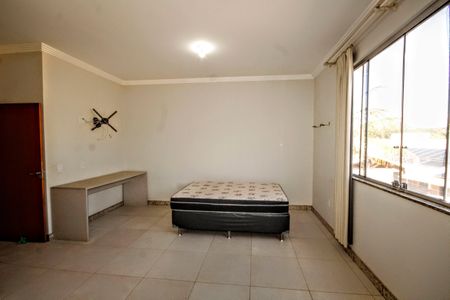 Casa à venda com 390m², 5 quartos e 6 vagasquarto 1