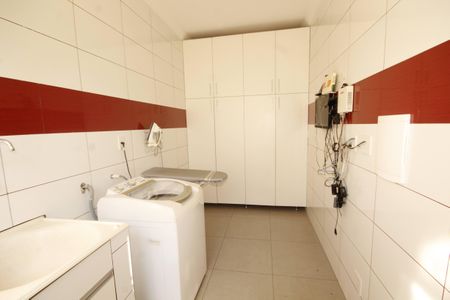 Casa à venda com 390m², 5 quartos e 6 vagasÁrea de Serviço