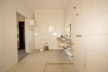 Casa à venda com 390m², 5 quartos e 6 vagasbanheiro 3