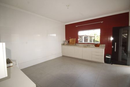 Casa à venda com 390m², 5 quartos e 6 vagascozinha 2