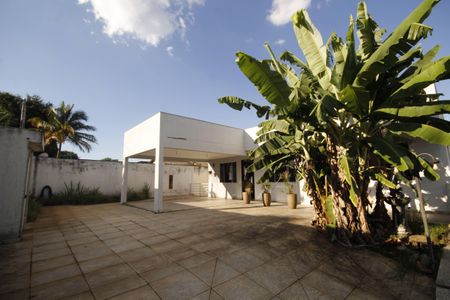 Casa à venda com 390m², 5 quartos e 6 vagasquintal