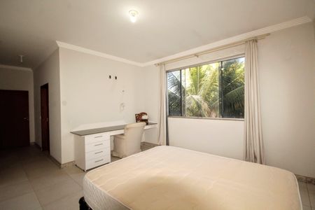 Casa à venda com 390m², 5 quartos e 6 vagasquarto 2