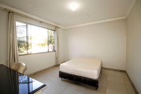 Casa à venda com 390m², 5 quartos e 6 vagasquarto 2