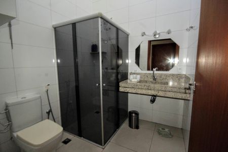 Casa à venda com 390m², 5 quartos e 6 vagasbanheiro 2