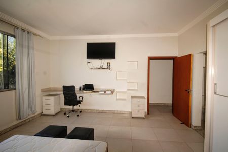 Casa à venda com 390m², 5 quartos e 6 vagasquarto 3