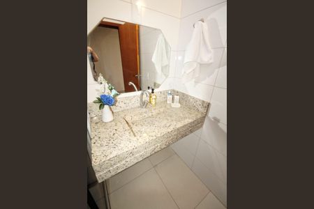 Casa à venda com 390m², 5 quartos e 6 vagasbanheiro 1