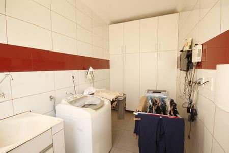 Casa à venda com 390m², 5 quartos e 6 vagasÁrea de Serviço