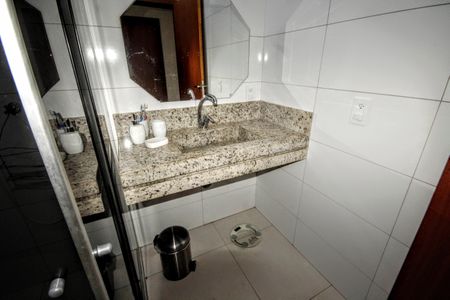 Casa à venda com 390m², 5 quartos e 6 vagasbanheiro 2