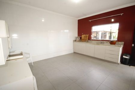 Casa à venda com 390m², 5 quartos e 6 vagascozinha 2