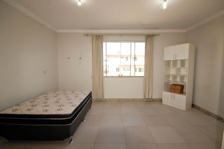 Casa à venda com 390m², 5 quartos e 6 vagasquarto 1