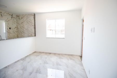 Sala de casa de condomínio para alugar com 2 quartos, 55m² em Olaria, Rio de Janeiro