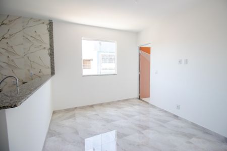 Sala de casa de condomínio para alugar com 2 quartos, 55m² em Olaria, Rio de Janeiro