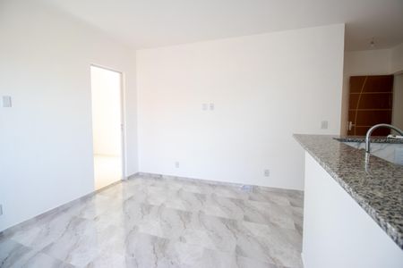 Sala de casa de condomínio para alugar com 2 quartos, 55m² em Olaria, Rio de Janeiro