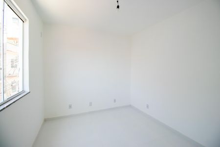 Quarto 2 de casa de condomínio para alugar com 2 quartos, 55m² em Olaria, Rio de Janeiro