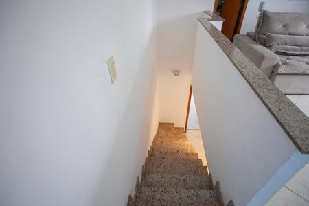 Apartamento à venda com 180m², 3 quartos e 4 vagas Apartamento à venda com 180m², 3 quartos e 4 vagasEscada