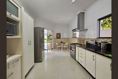 Casa de condomínio para alugar com 500m², 4 quartos e 9 vagas