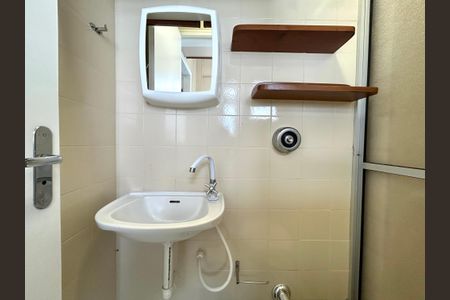 Apartamento para alugar com 72m², 3 quartos e 1 vaga Apartamento para alugar com 72m², 3 quartos e 1 vagaBanheiro da área de serviço