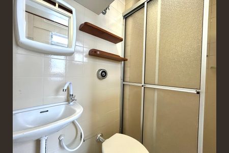 Apartamento para alugar com 72m², 3 quartos e 1 vaga Apartamento para alugar com 72m², 3 quartos e 1 vagaBanheiro da área de serviço