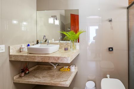 Casa para alugar com 300m², 3 quartos e 3 vagasBanheiro da Suíte 1