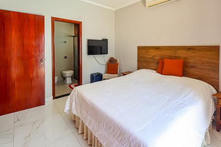 Casa para alugar com 300m², 3 quartos e 3 vagasSuite 