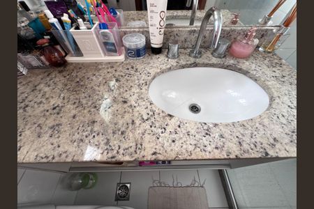 Apartamento à venda com 76m², 3 quartos e 1 vagaSuíte - Banheiro