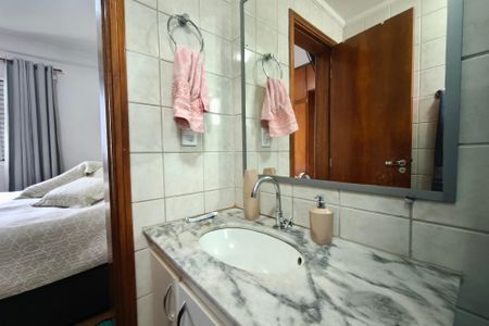 Banheiro Suíte de apartamento à venda com 3 quartos, 50m² em Vila Anhanguera, Campinas