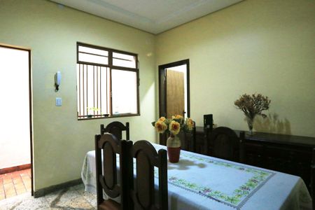 Sala de Jantar de casa para alugar com 3 quartos, 200m² em Sagrada Família, Belo Horizonte