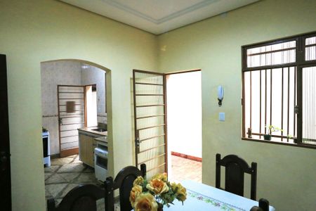 Casa para alugar com 200m², 3 quartos e 4 vagas Casa para alugar com 200m², 3 quartos e 4 vagasSala de Jantar