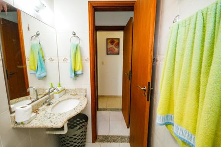 Apartamento para alugar com 130m², 2 quartos e 1 vaga Apartamento para alugar com 130m², 2 quartos e 1 vagaBanheiro da Suíte 1