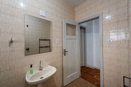 Banheiro de apartamento para alugar com 1 quarto, 67m² em Aparecida, Santos