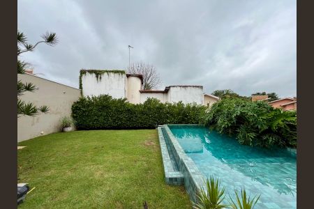 Casa de condomínio à venda com 340m², 4 quartos e 4 vagas Casa de condomínio à venda com 340m², 4 quartos e 4 vagasQuintal